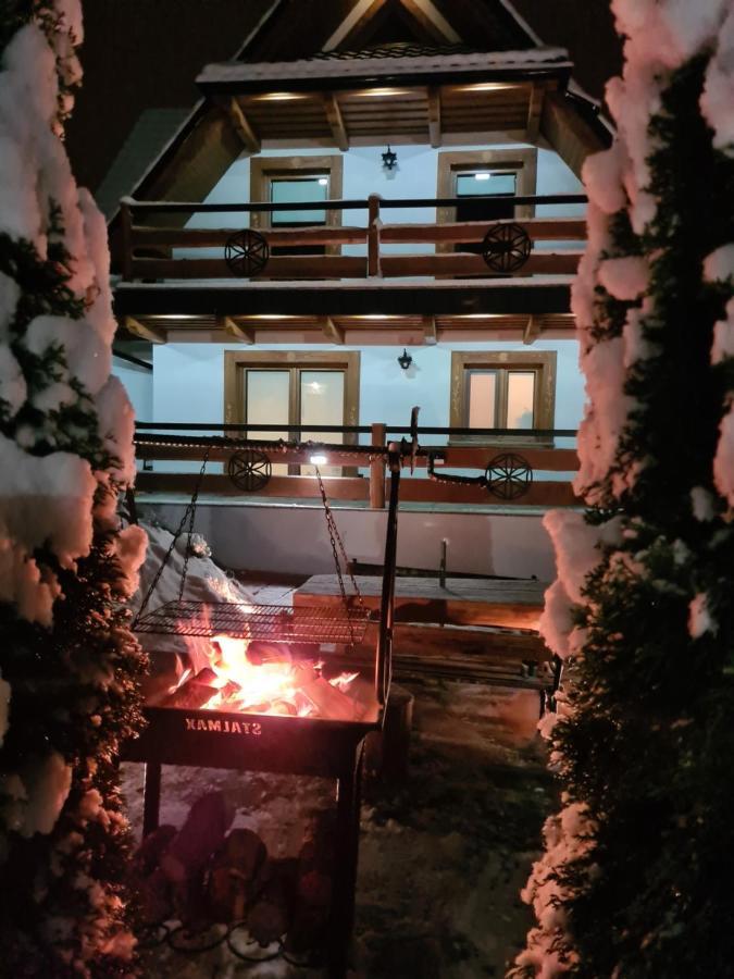 Toporowe Izby Groń Exteriér fotografie
