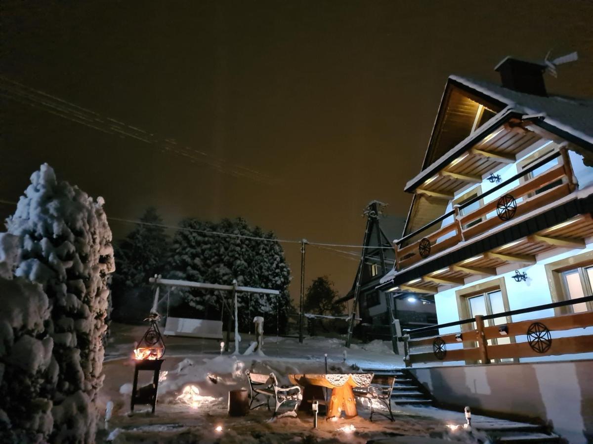 Toporowe Izby Groń Exteriér fotografie